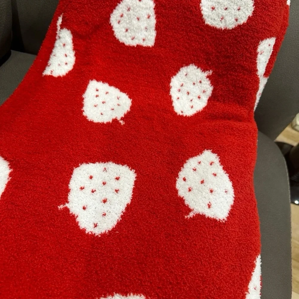 New Without Tags Rae Dunn Strawberry Plush Throw Blanket 50”X70”